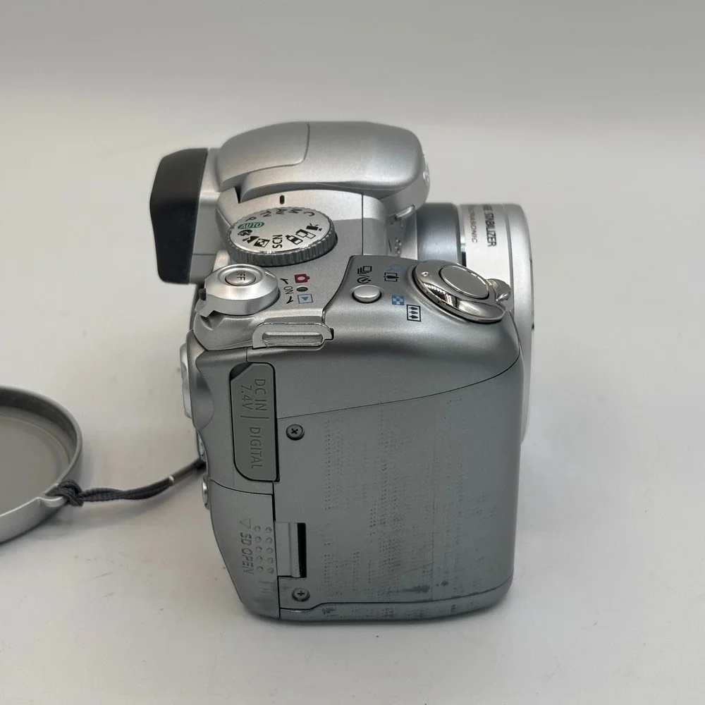 Canon PowerShot S2 IS Digital Camera 5.0MP 12x Zoom Silver Bundle Case SD Card